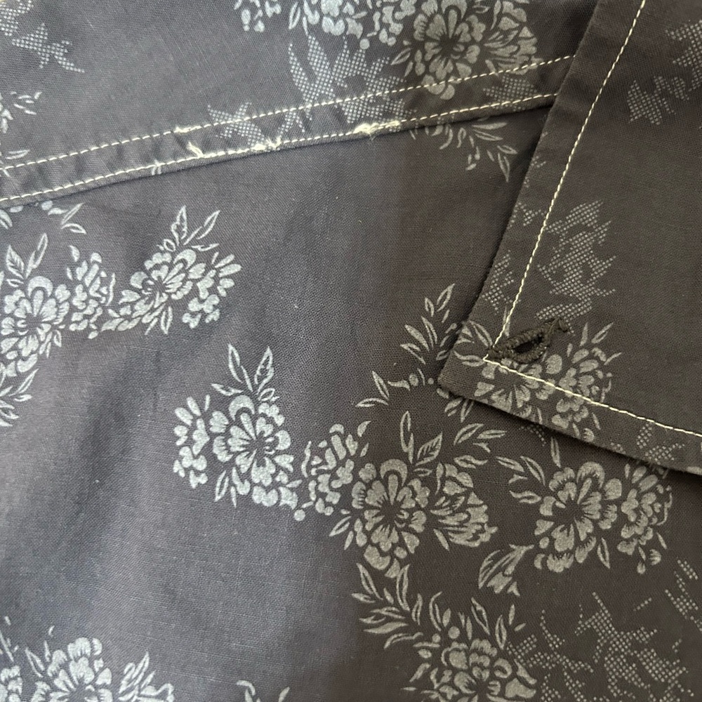 Men's Floral Button-Down XL Shirt in shades of blue - Picture 4 of 7